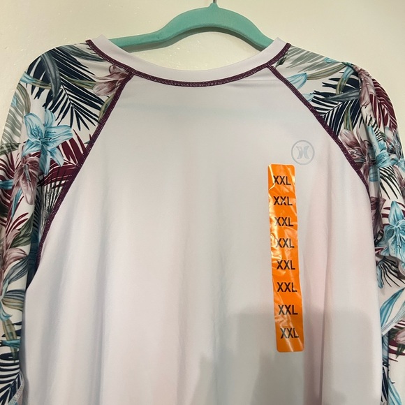 NWT Hurley Women's
UPF 50+ XXL
Rash Guard - Picture 3 of 4